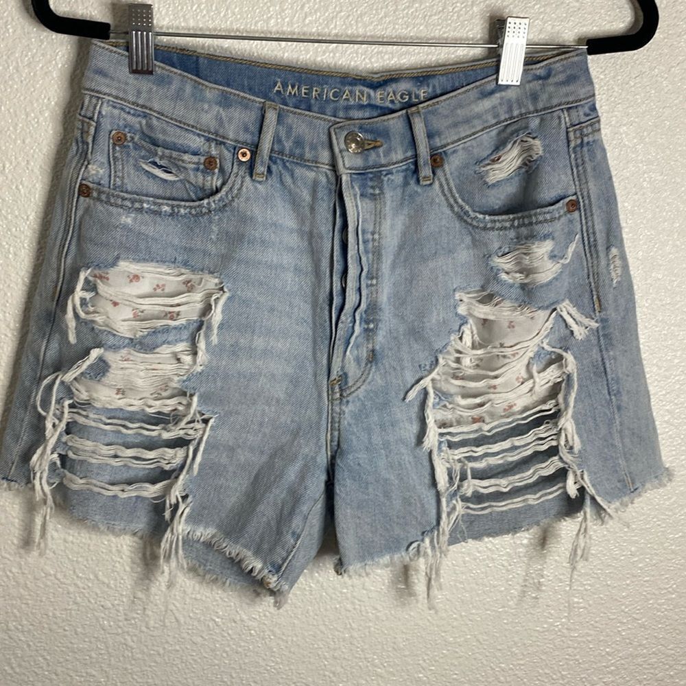 American Eagle-90’s boyfriend short-high rise - distressed- floral print- Size 6